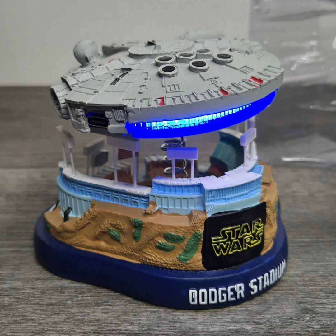 【激レア】ドジャース球場配布　スターウォーズ ナイト　ミレニアムファルコン