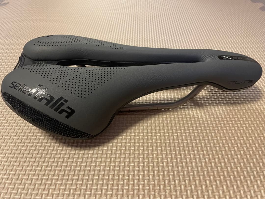 セライタリア FLITE BOOST Ti316 GRAVEL グレー