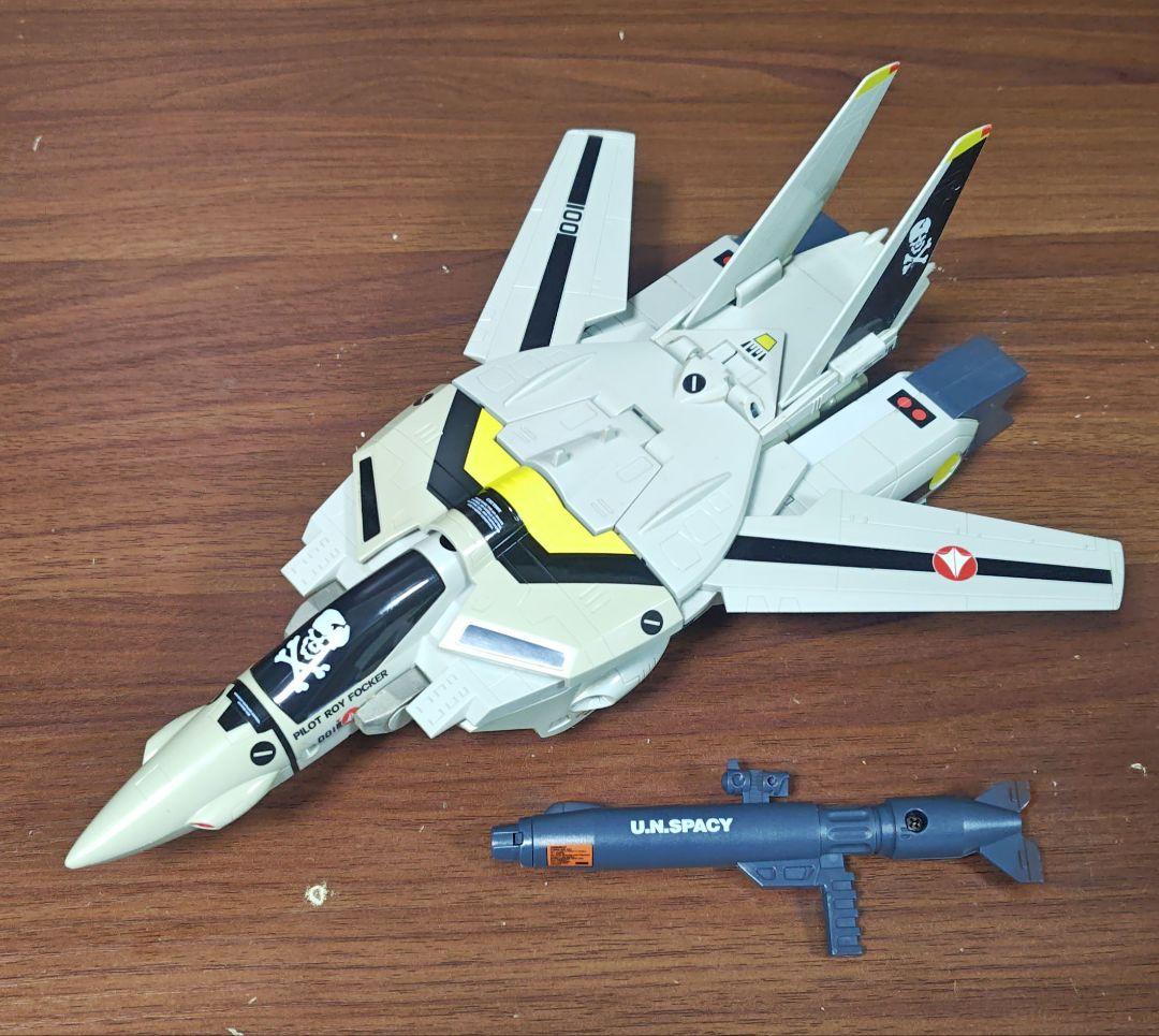 バンダイ VF-1S バルキリー ロイ・フォッカー・スペシャル 復刻版