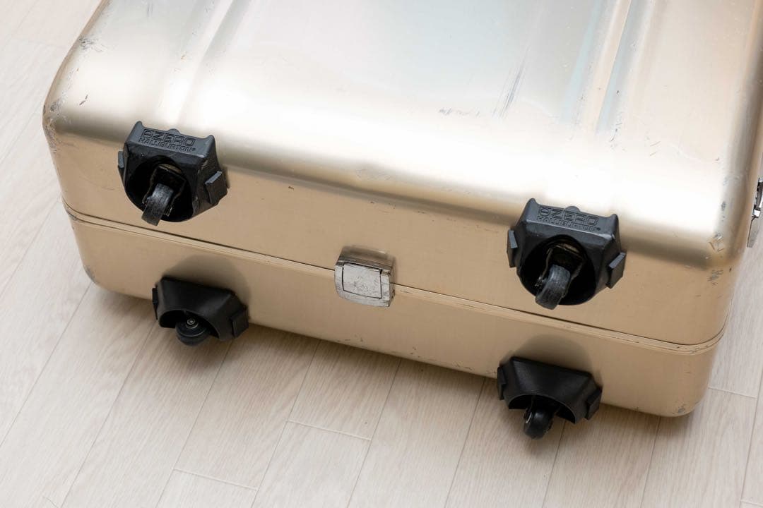 ゼロハリバートン　アルミキャリーケース　シャンパンゴールド