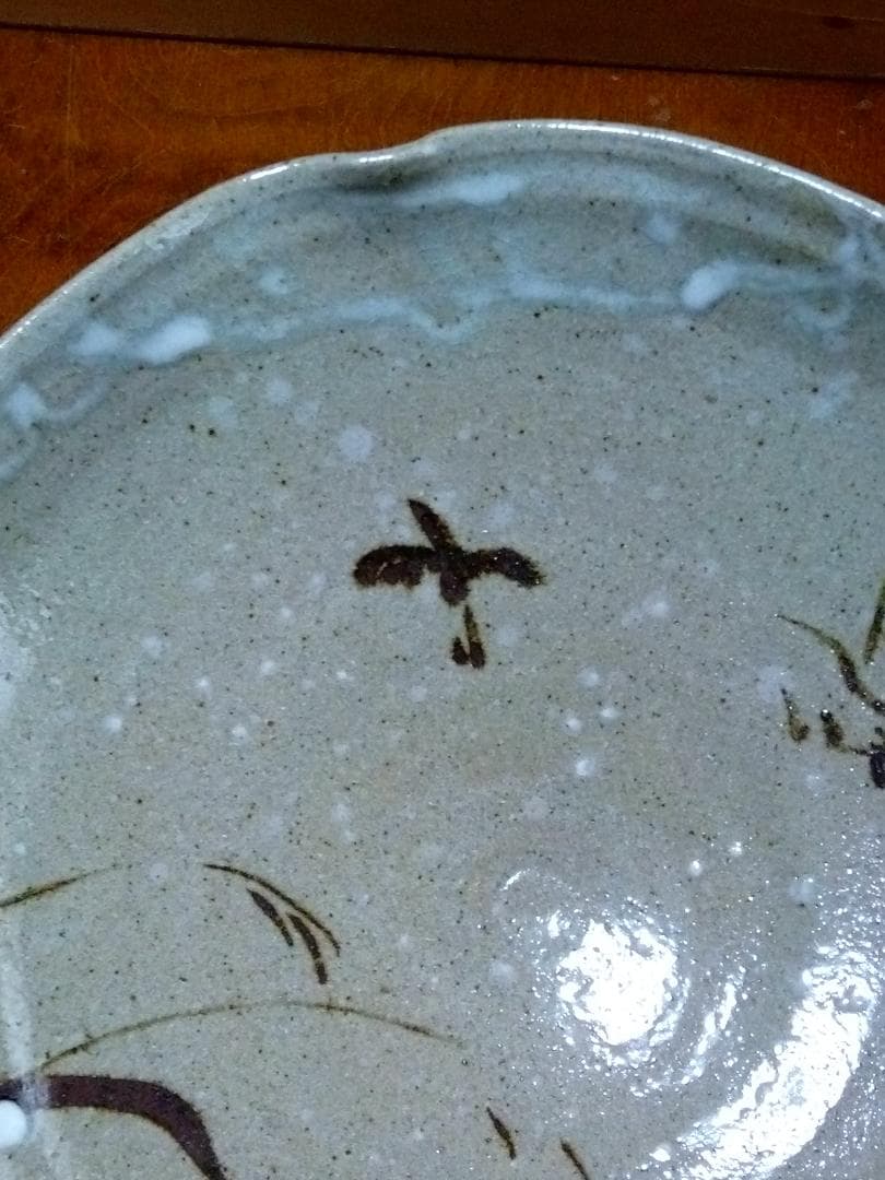 新品未使用品　初代　尾田一念　粉引鉄絵　菓子皿