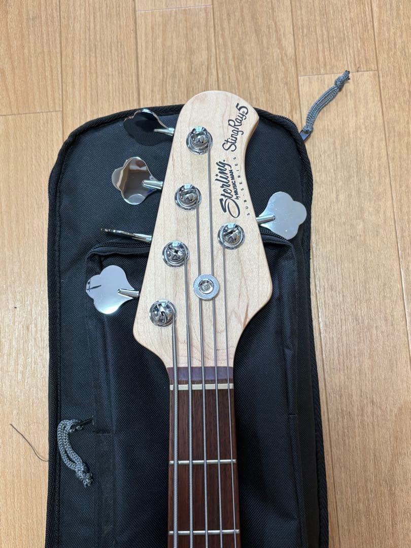 MUSICMAN sterling 5弦　ベース　程度良好　ケース付
