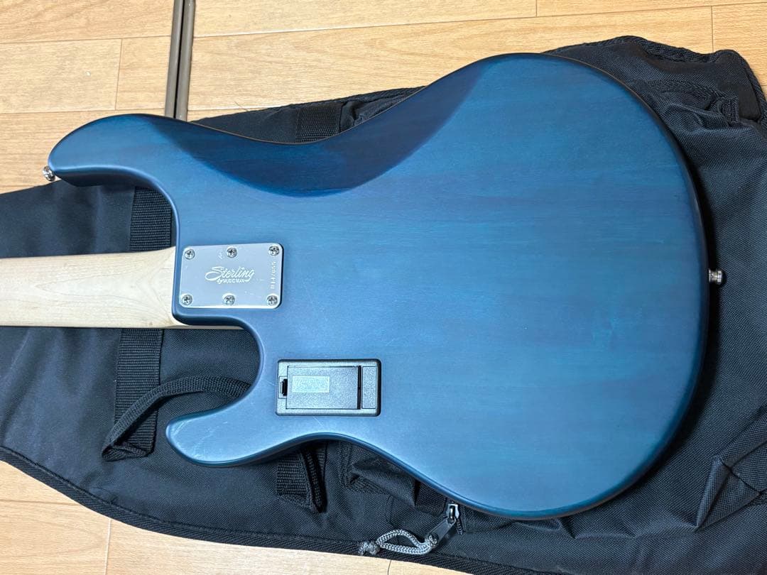 MUSICMAN sterling 5弦　ベース　程度良好　ケース付