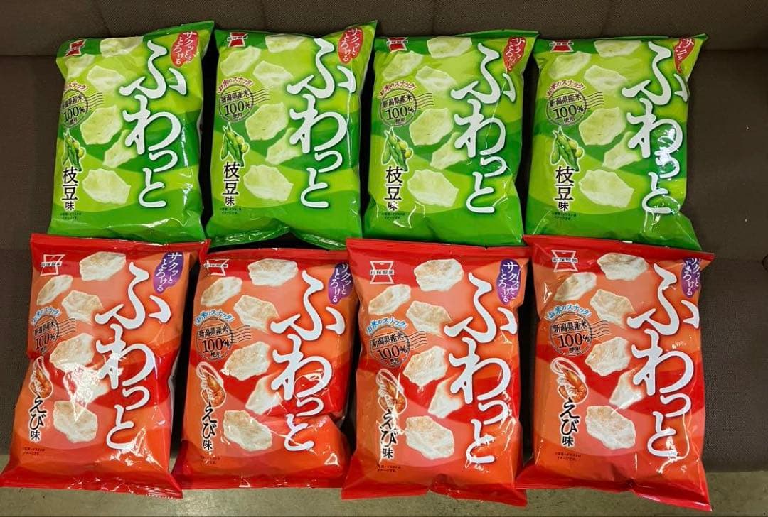 カップ麺、カレーめし、ラ王袋麺、お菓子などの販売です。