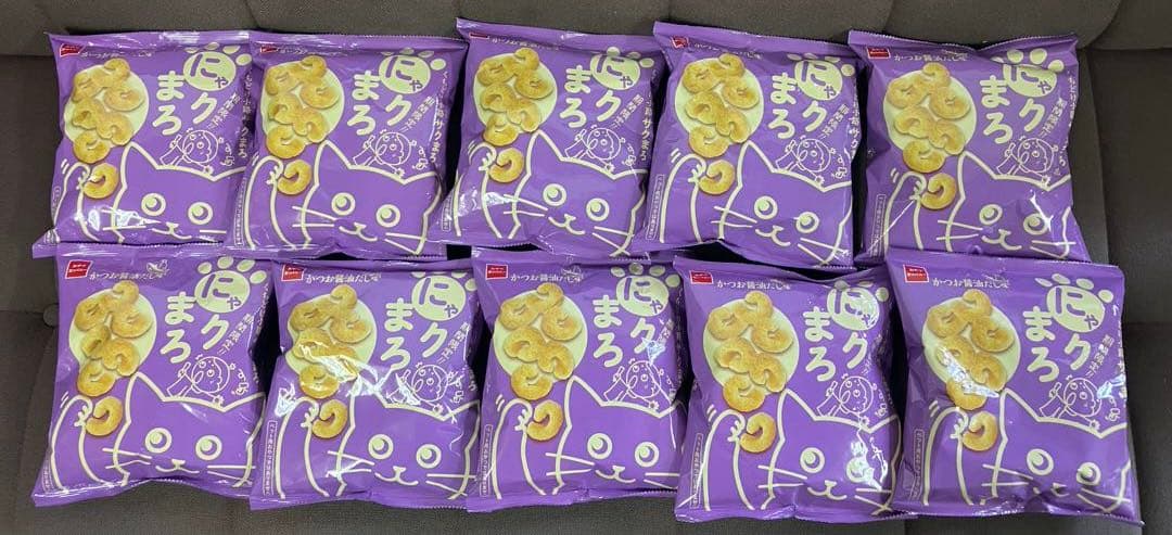 カップ麺、カレーめし、ラ王袋麺、お菓子などの販売です。