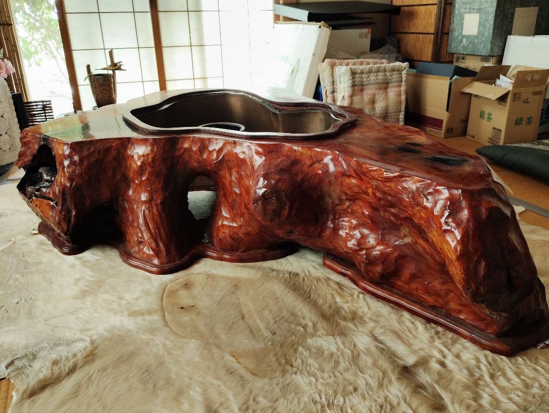 杉の木の自然形状座卓