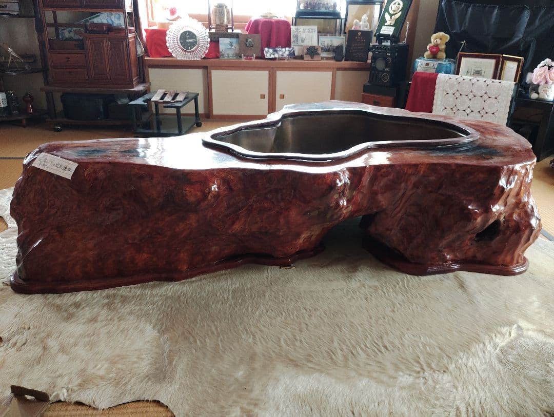 杉の木の自然形状座卓