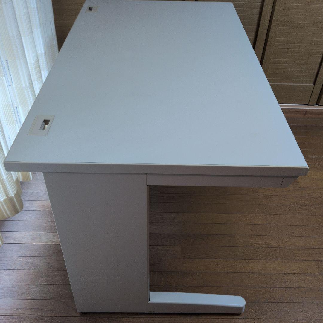 オフィスデスク 平机 コクヨ ホワイト　送料込み（メルカリ便）