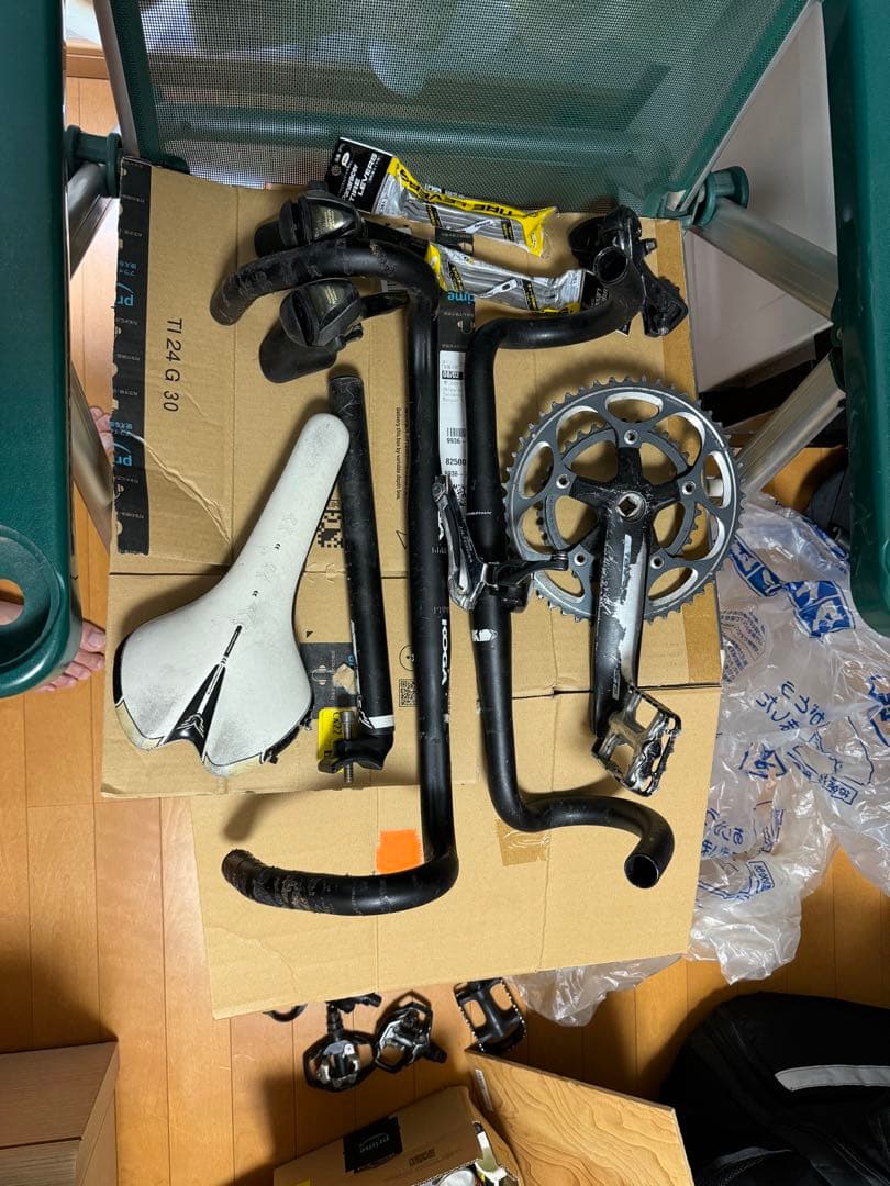 ロードバイク　コンポーネントセット ハンドルバー・クランク・ペダルディレイラー類