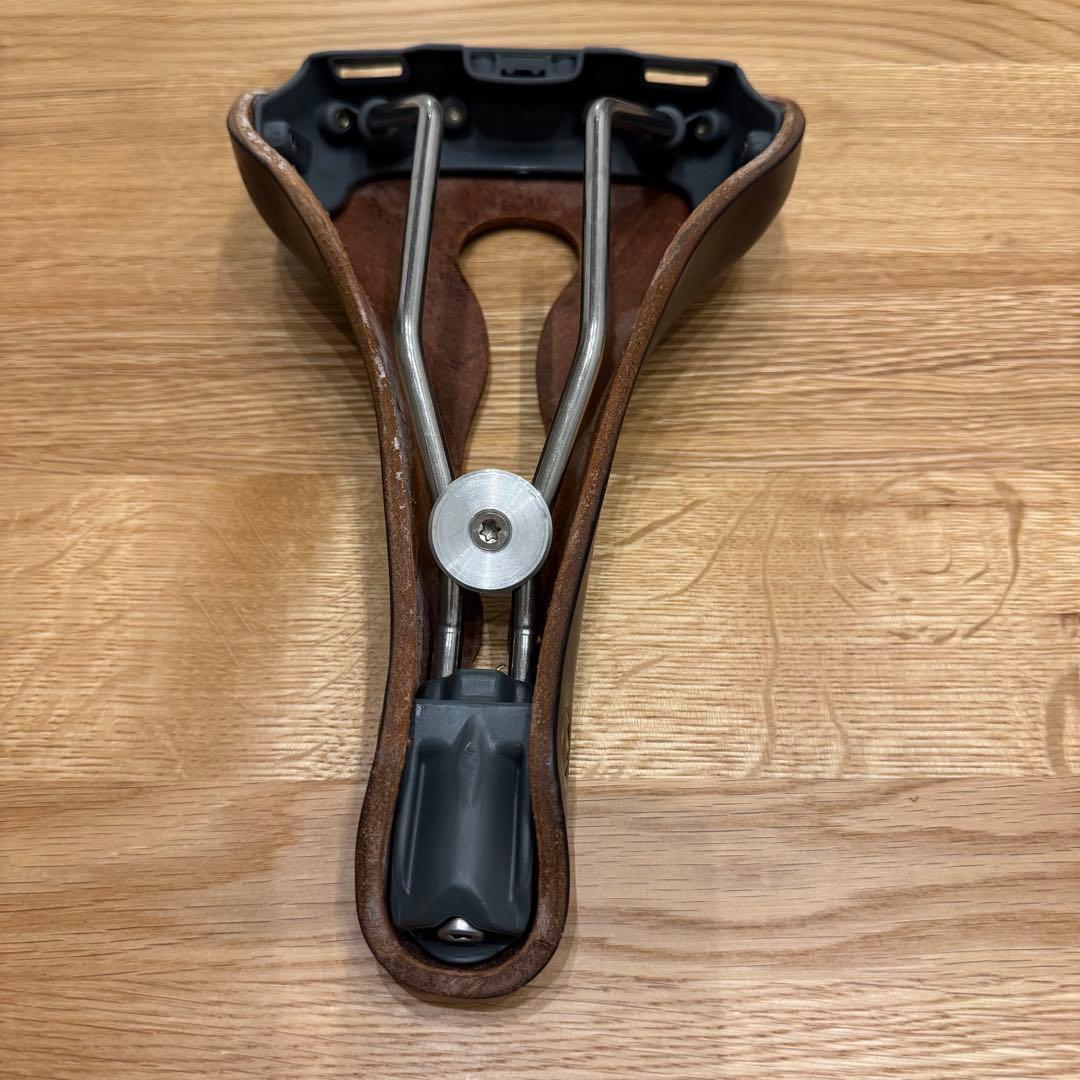 ジルベルソー レザー穴あき サドル