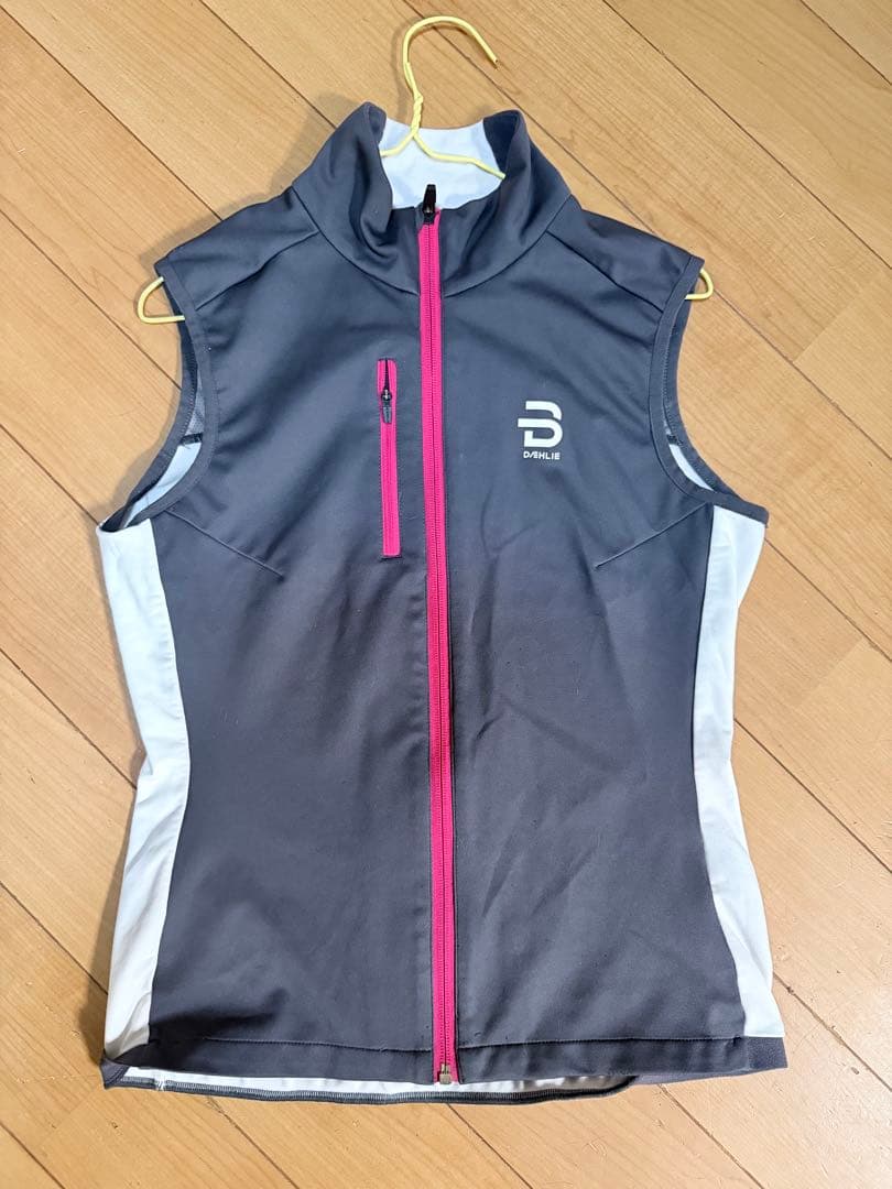 クロスカントリースキー　ビョルンダーリ女性ベストXS