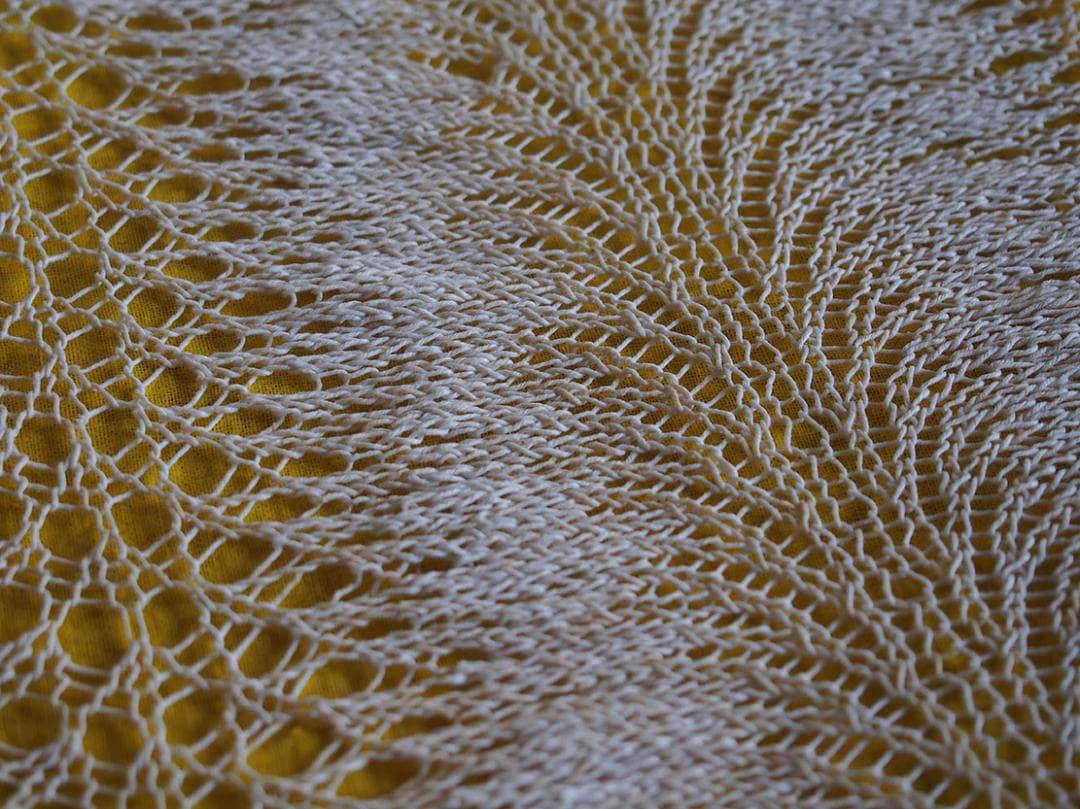 ニッティングレース ベッドカバー 209c×185c+縁飾り 間仕切り/K368