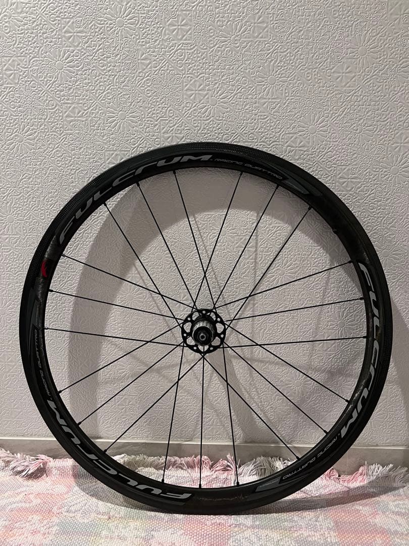レーシングクアトロカーボン　クリンチャー，リムブレーキ，シマノフリー