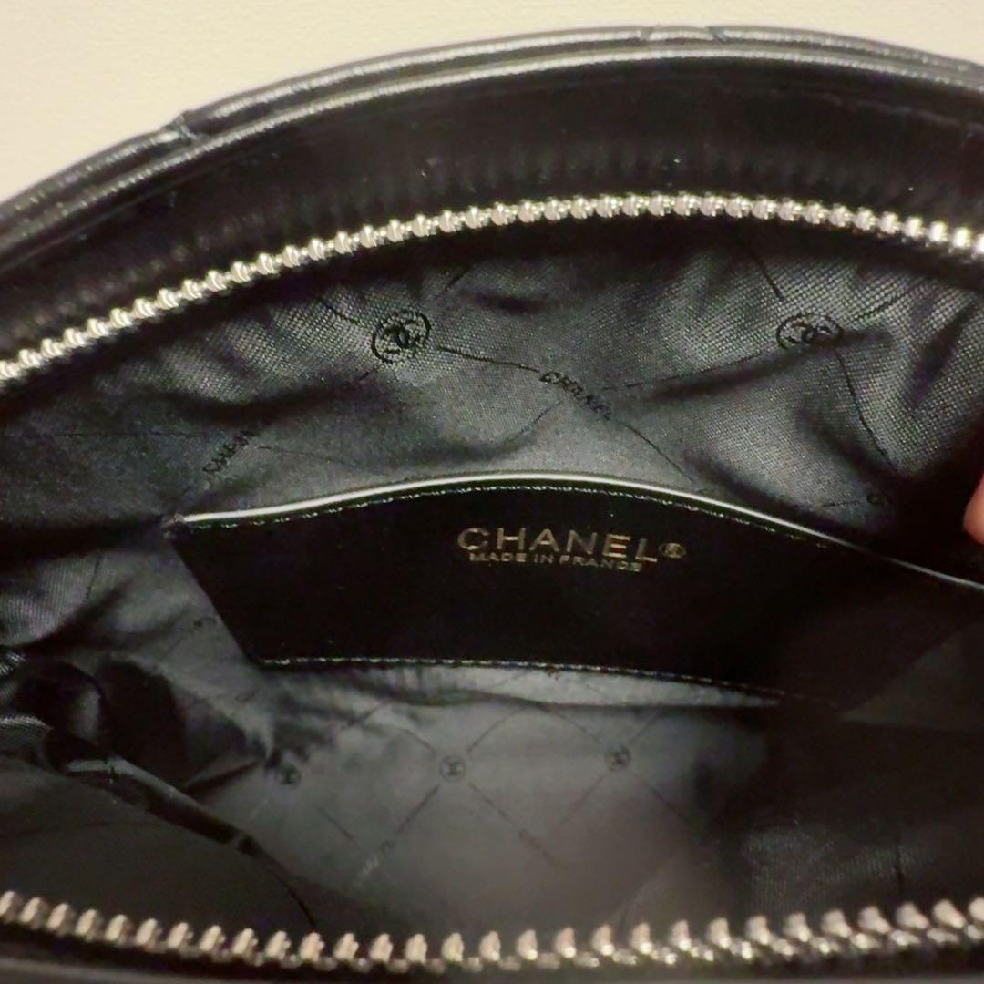 CHANEL ブラックレザー ショルダーバッグ ノベルティ チャーム