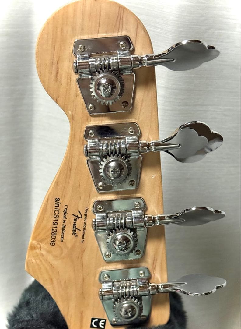 ベース Squier Affinity JAZZ BASS