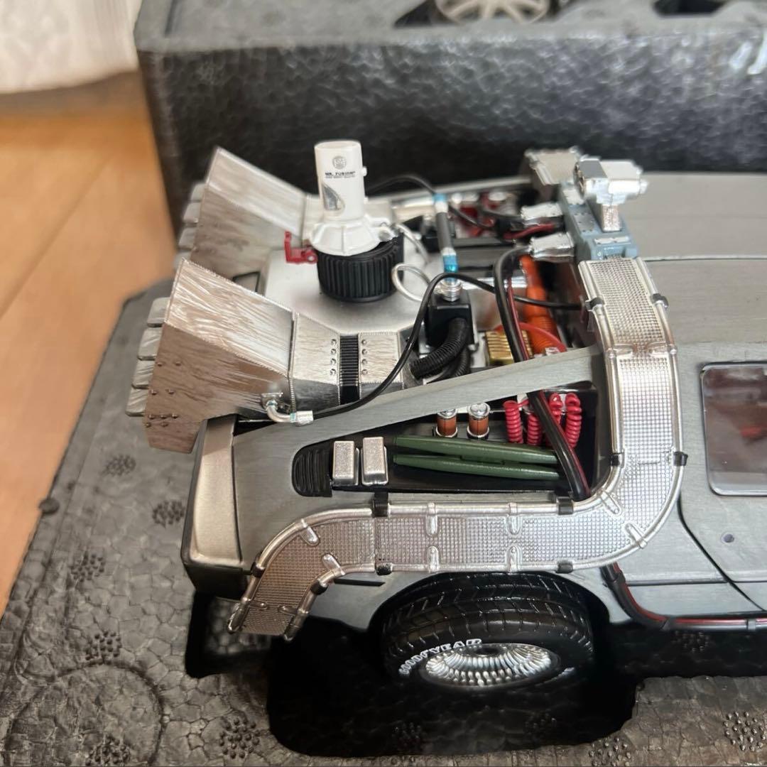 デロリアン 1/18スケール モデル Hot Wheels 中古