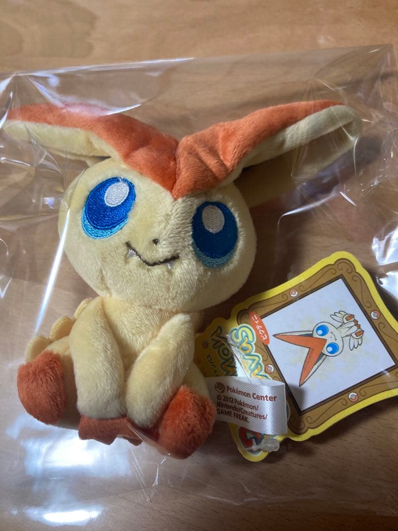 希少品！ビクティニ ぬいぐるみ 2012 ポケモンキャンバス　タグ付き