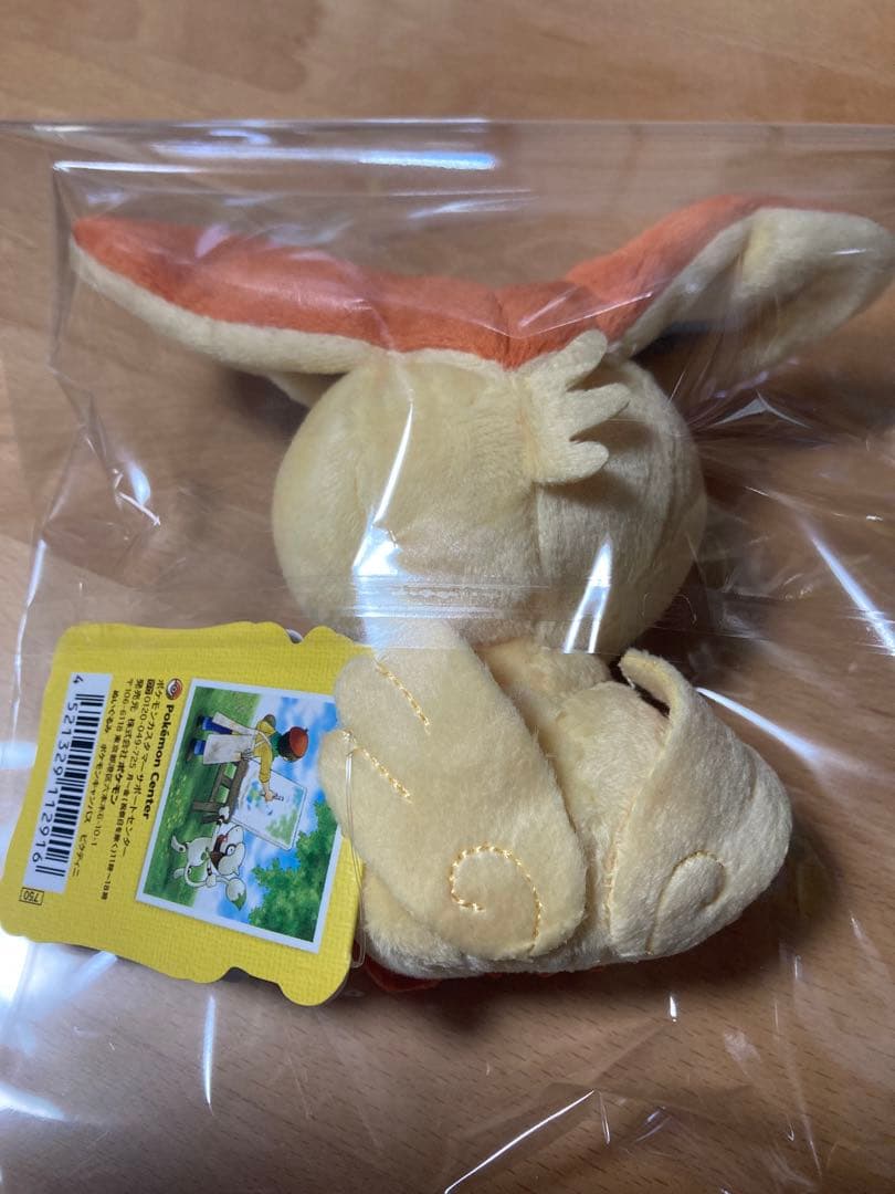 希少品！ビクティニ ぬいぐるみ 2012 ポケモンキャンバス　タグ付き