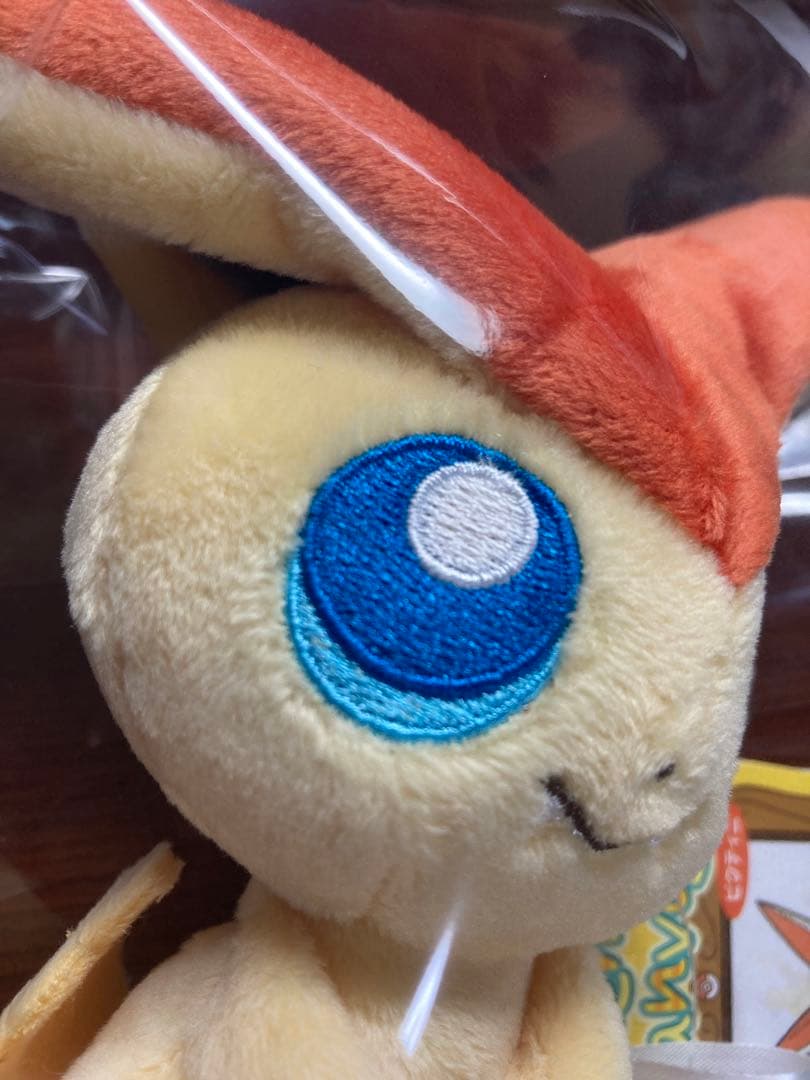 希少品！ビクティニ ぬいぐるみ 2012 ポケモンキャンバス　タグ付き
