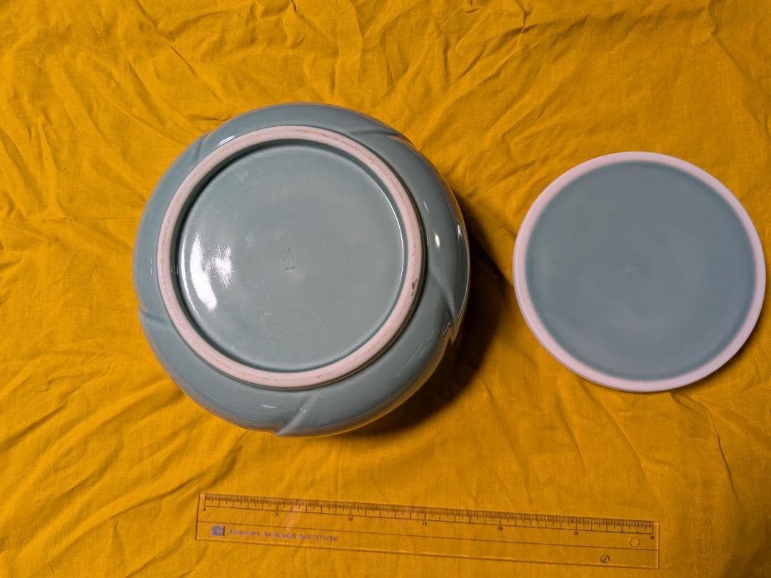 青磁　捻梅水差　藤山作