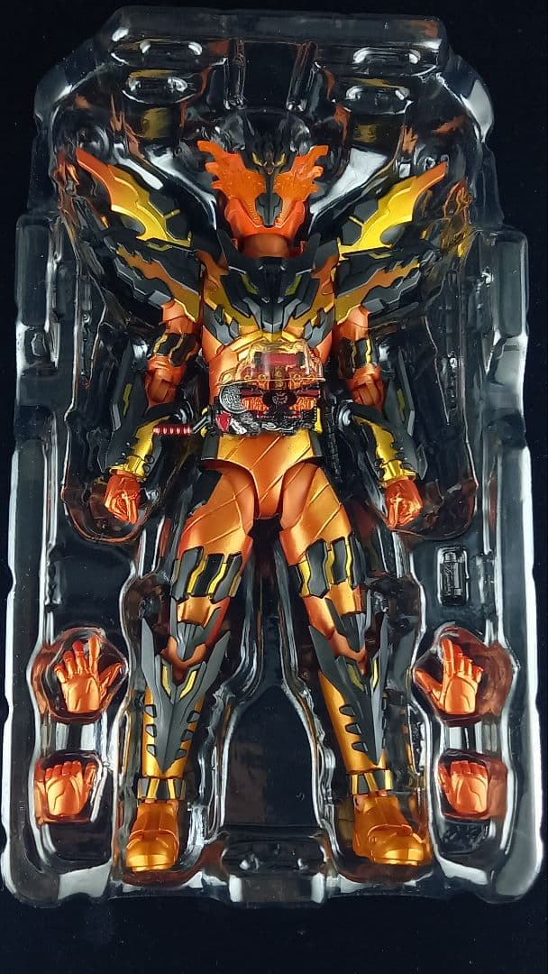 S.H.フィギュアーツ 仮面ライダークローズマグマ