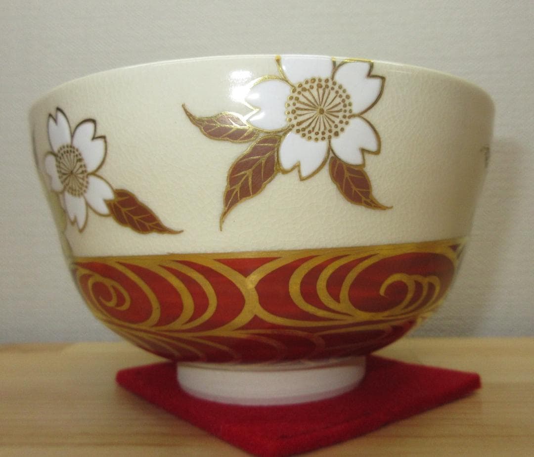 送料込【逢絢亭】茶道具 茶碗 京焼 桜花流水の図 真葛（宮川）香斎 共箱入り