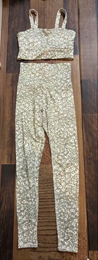 極美　emmi yogaエミヨガ　ヨガウェア　マーガレット柄　バッグクロス　黄緑