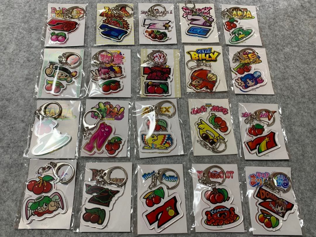 ユニバーサル アクリルキーホルダー 20点セット