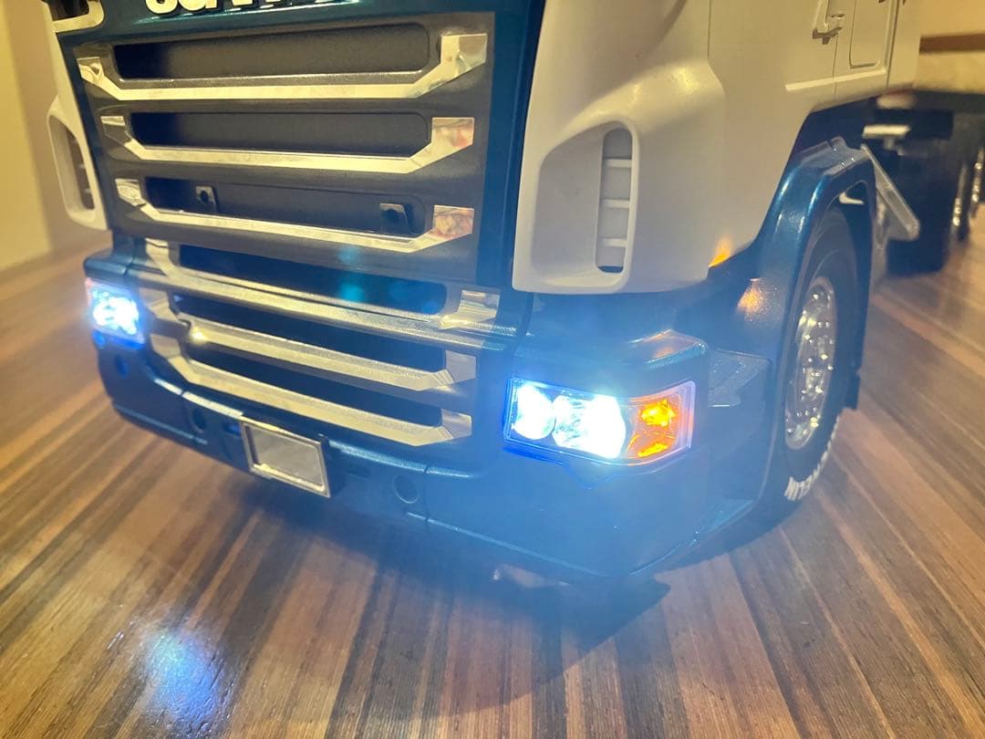 タミヤ 1/14フォードエアロマックス→スカニアスワップ