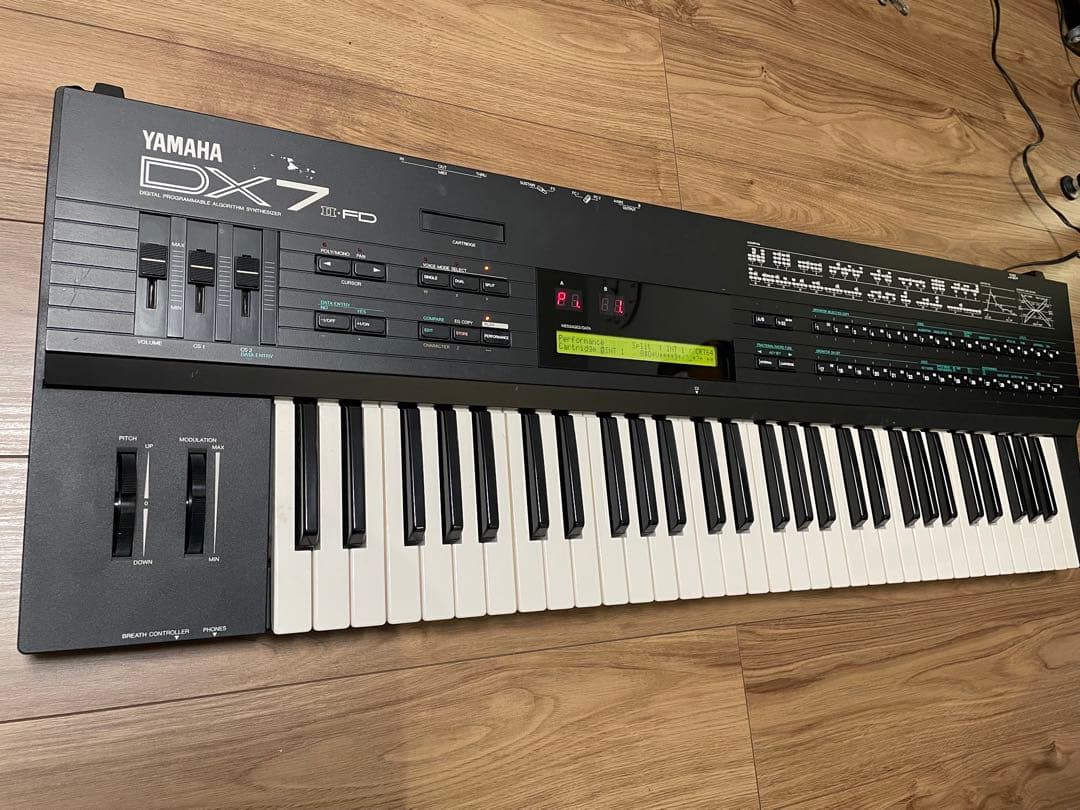 YAMAHA DX7 FDⅡ シンセサイザー 通電確認済み