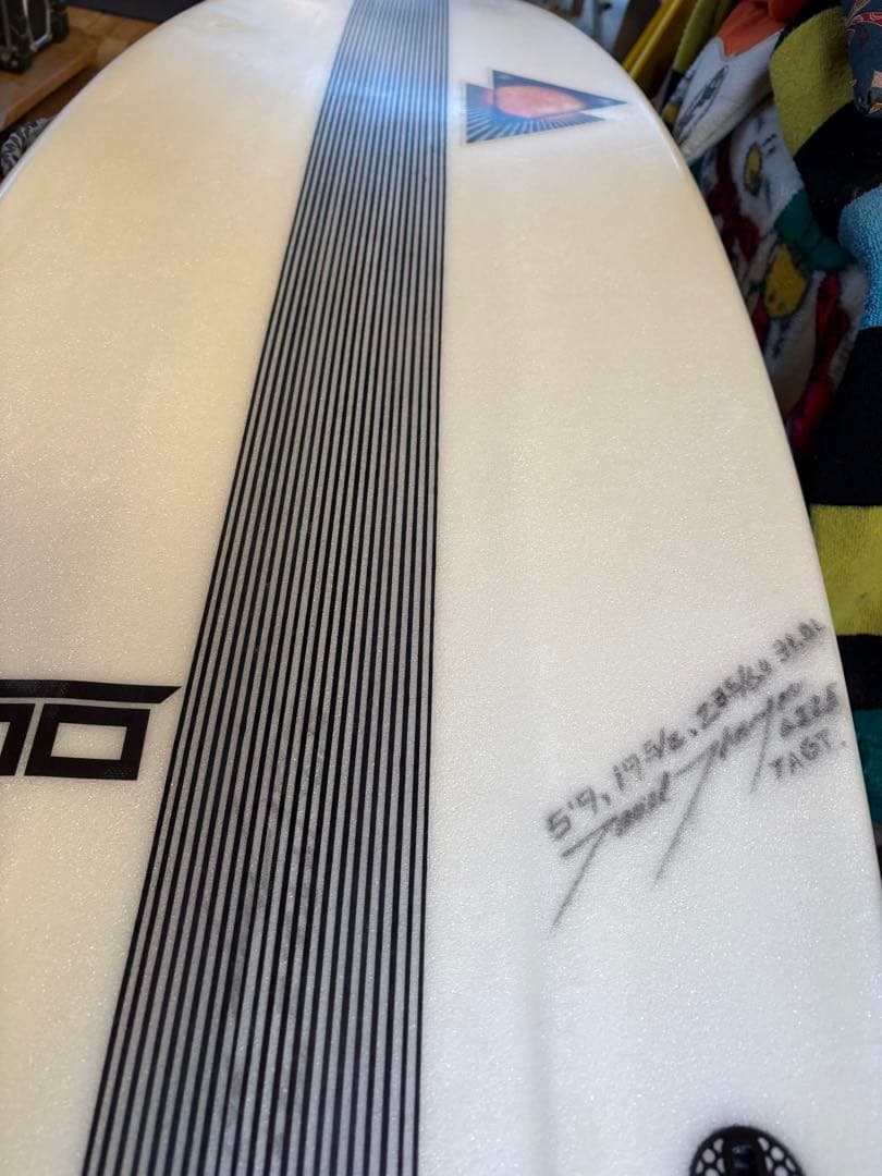 TOMOサーフボード　 ハイドロショートワイド