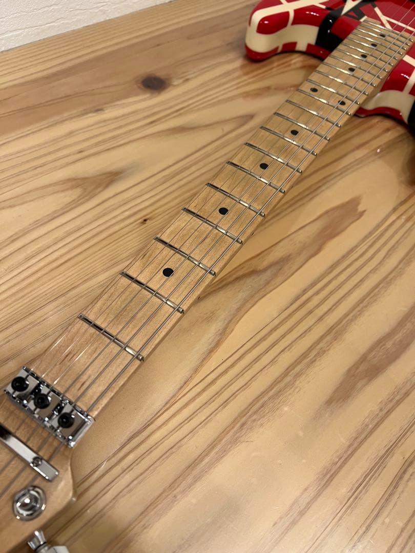 美品！EVH Striped Red with Black Stripes