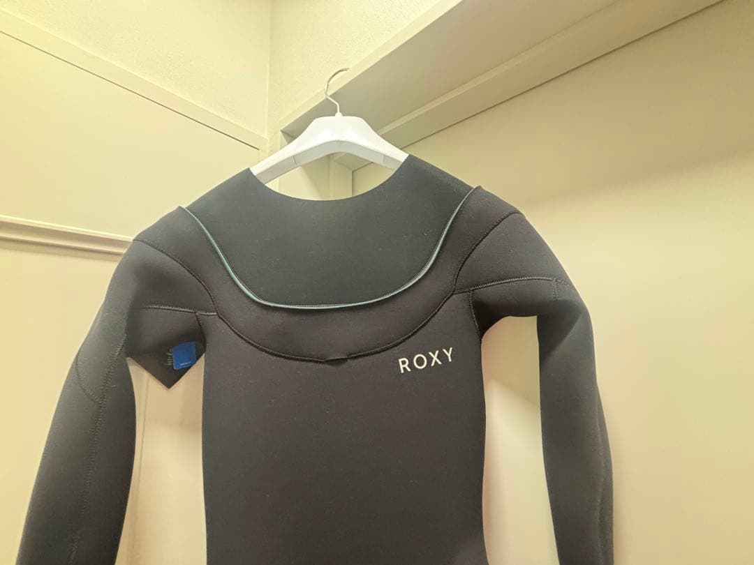 セール中新品未使用 ML ROXY フルスーツ 2/3 Hybrid U-Zip