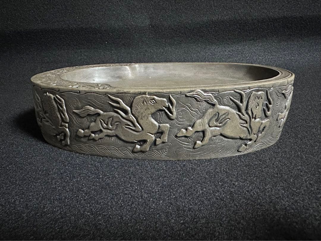 中国美術 澄泥楕円大硯 雲竜群馬彫 2.15kg 時代書道具