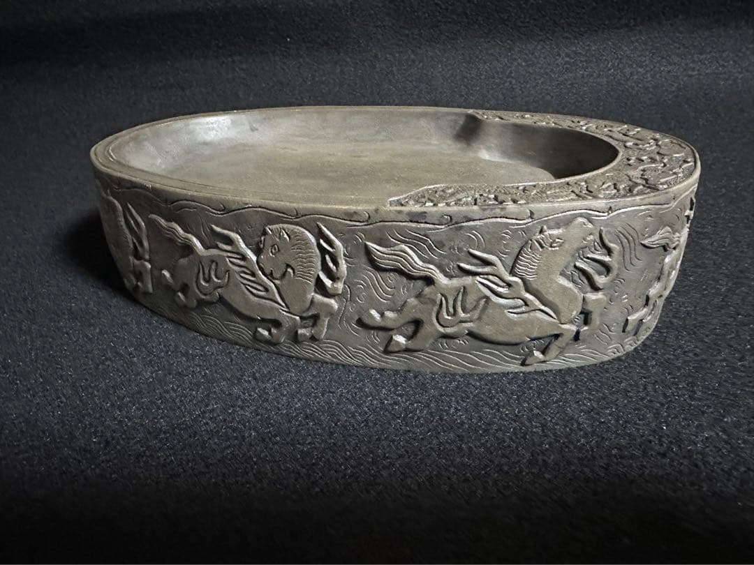 中国美術 澄泥楕円大硯 雲竜群馬彫 2.15kg 時代書道具