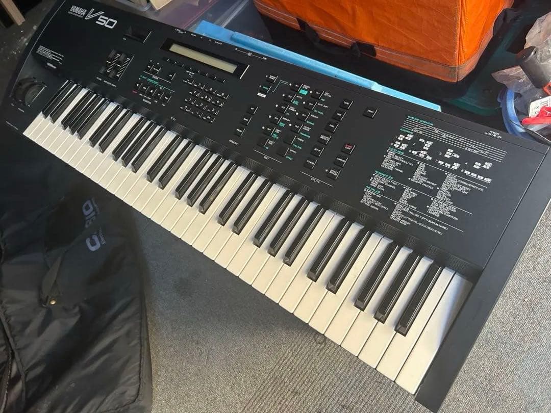 YAMAHA V50シンセサイザー
