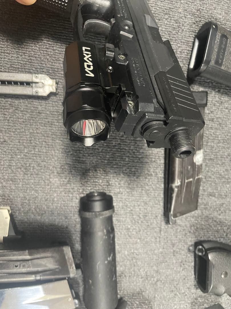 ガスガン×3 電動ガン×1