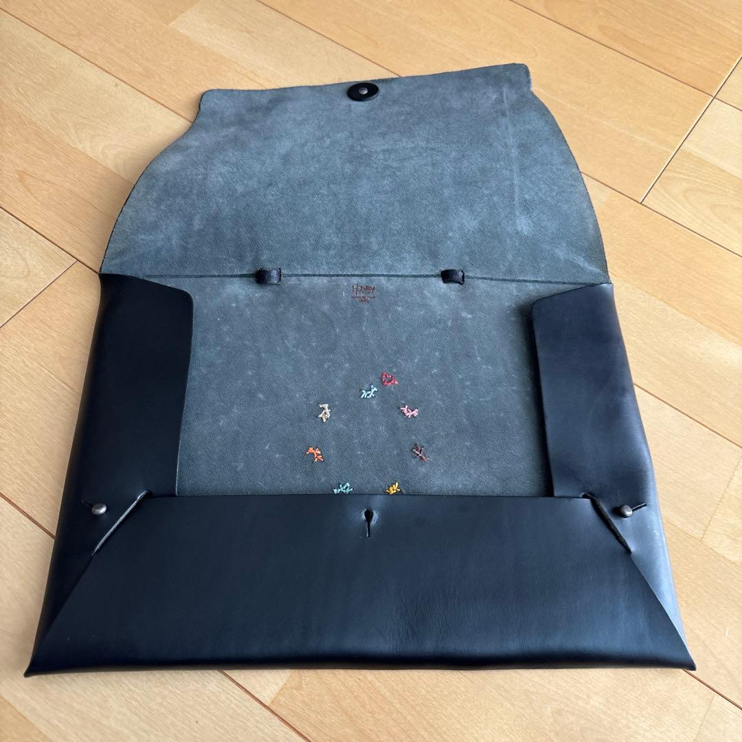 アンリクイール書類入れ