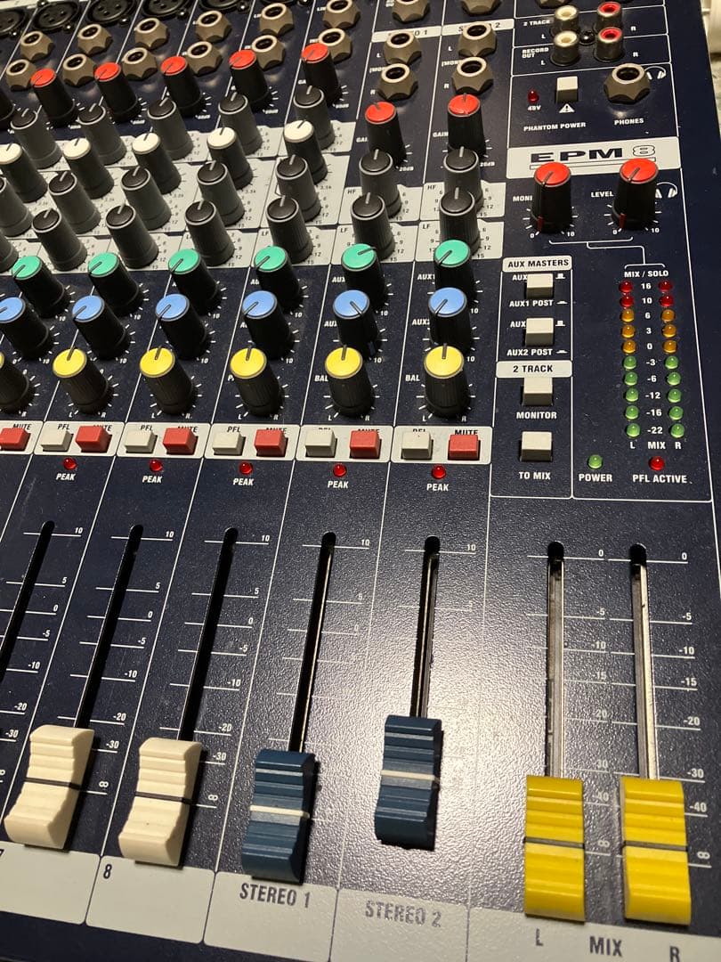 Soundcraft EPM 8 アナログミキサー