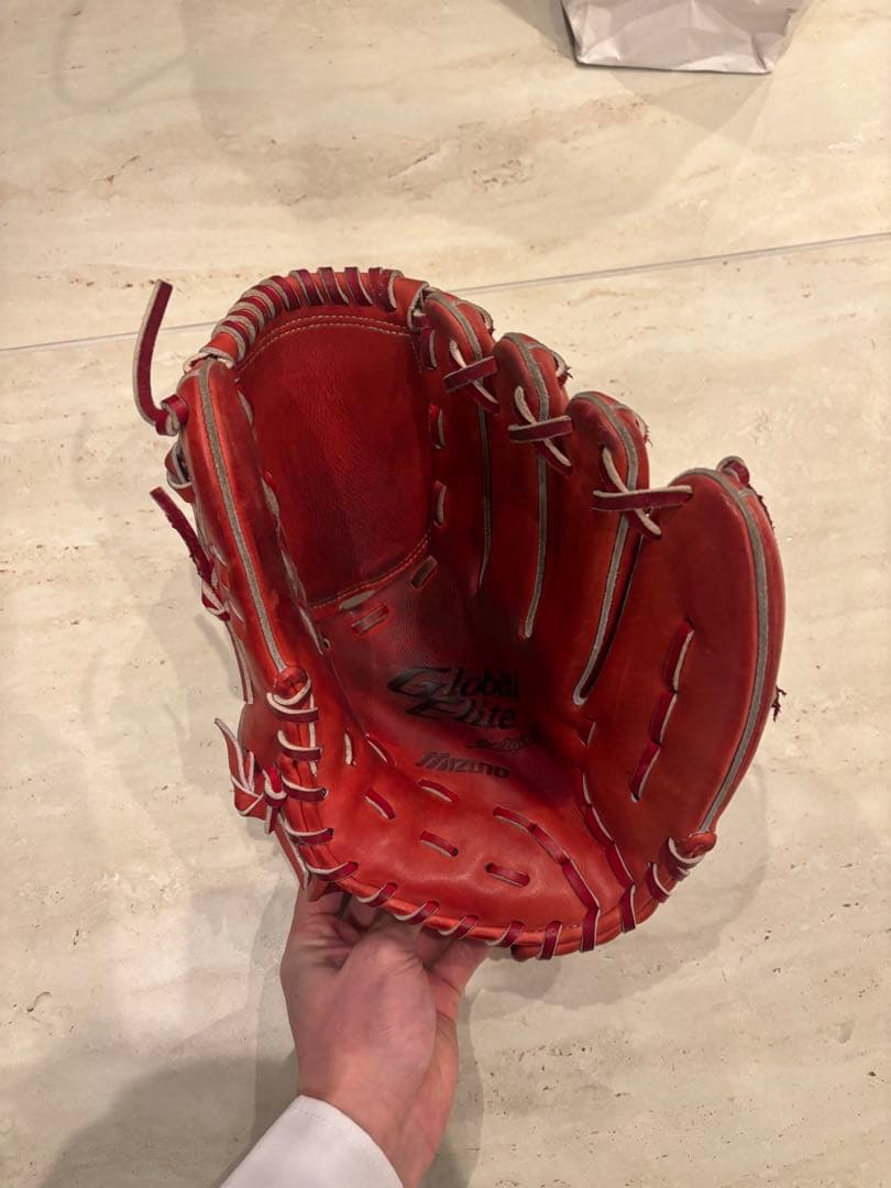 希少　巨人　澤村拓一投手　実使用グローブ　直筆サイン付き