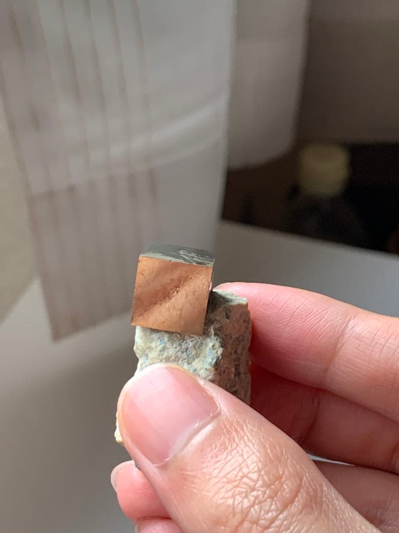 最上級！　パイライト　キューブ型原石　黄鉄鉱　鉱物標本　珍品　水石　根付　翡翠