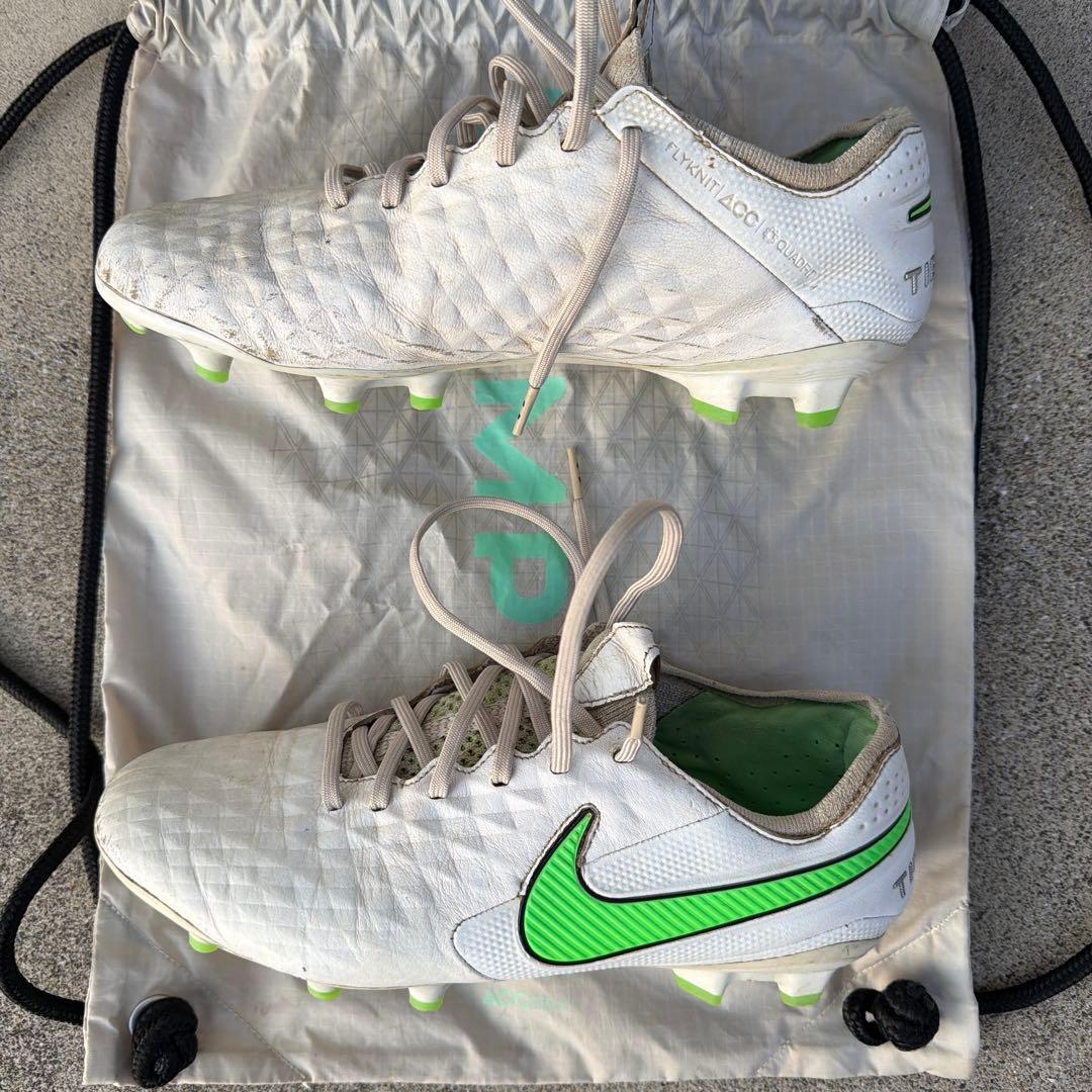 Nike Tiempo レジェンド8 FG ACCモデル