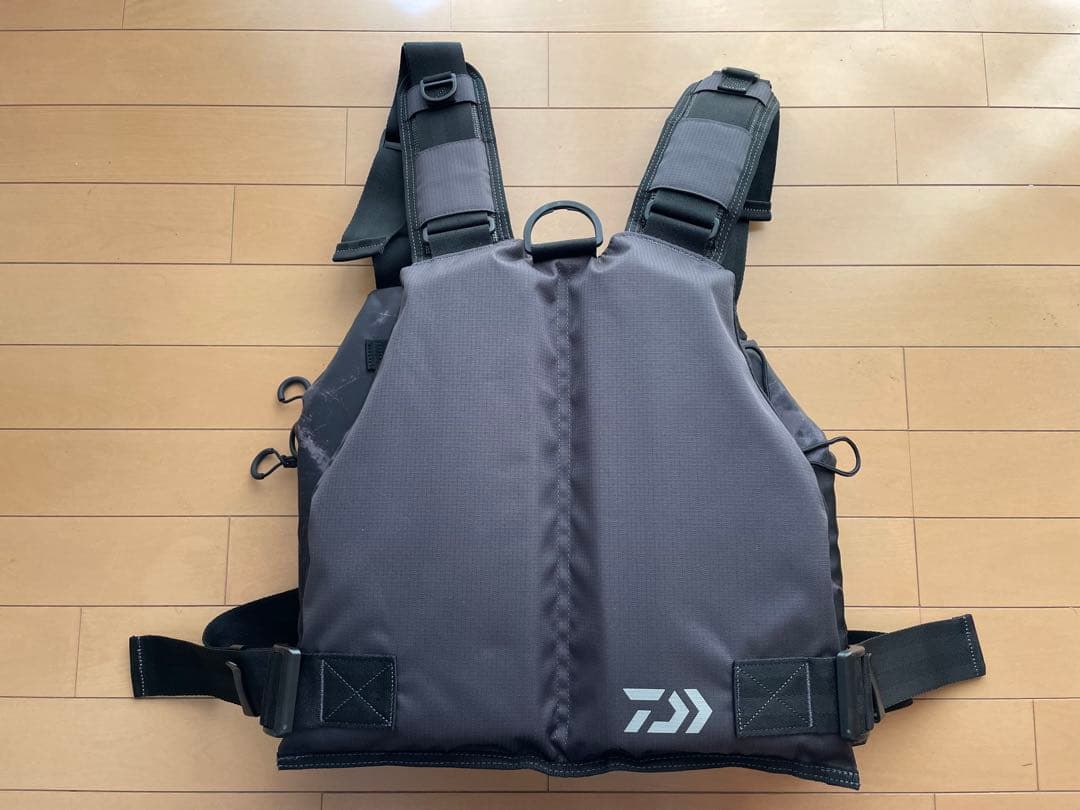 Daiwa ブラック/グレー ライフジャケット
