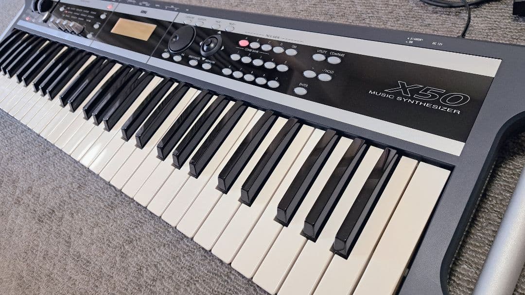 【美品】KORG X50 シンセサイザー 61鍵盤（ベロシティ対応）