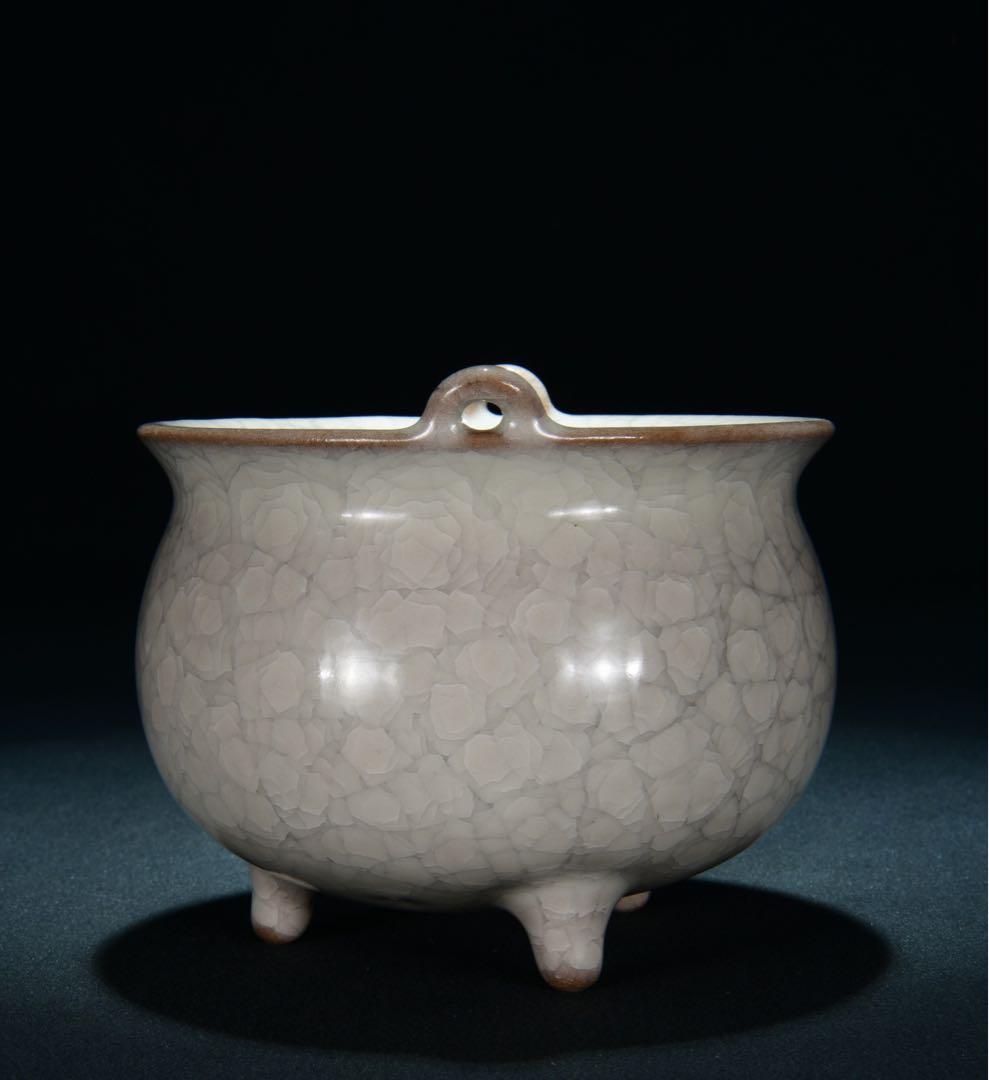 旧蔵　宋・官窑　青白釉 三足炉