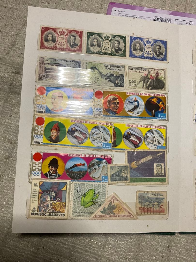 使用済み切手アルバム。【外国切手も混じっています　昭和ノスタルジー】。