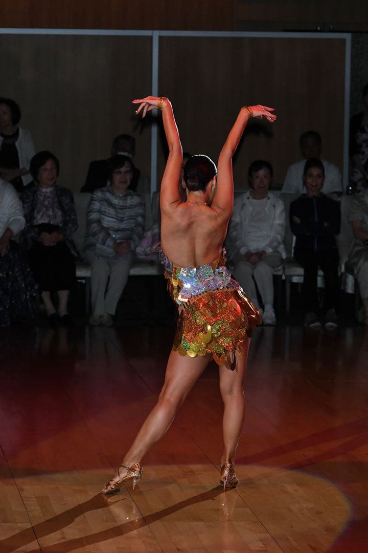 ゴールド装飾ダンス衣装