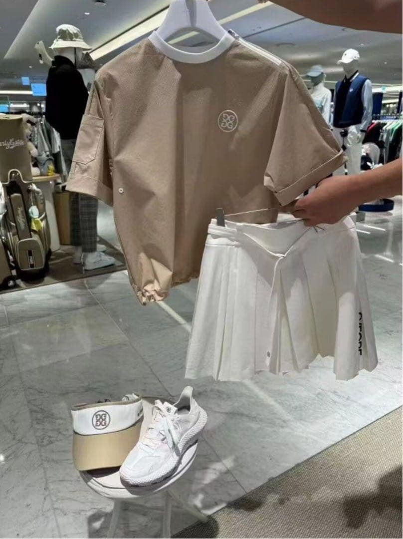 ジーフォア GFORE ゴルフレディースウェア Tシャツとスカート