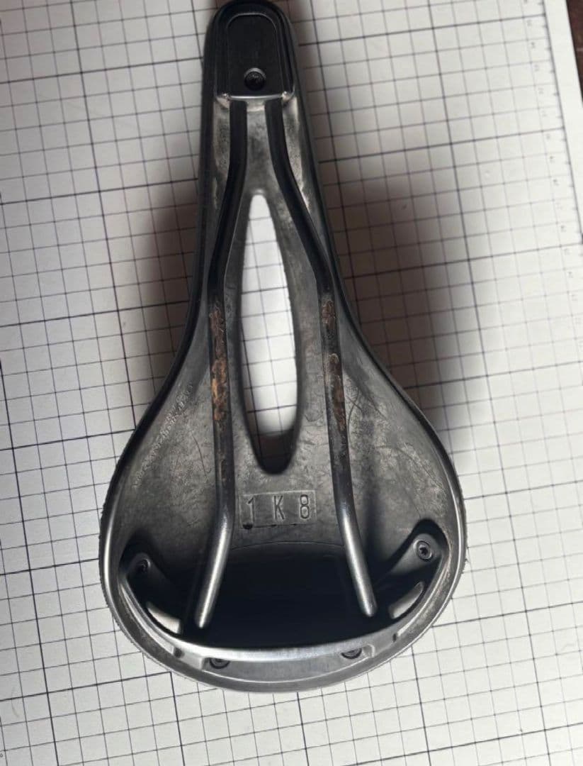 ブルックス カンビウム C15 穴あき