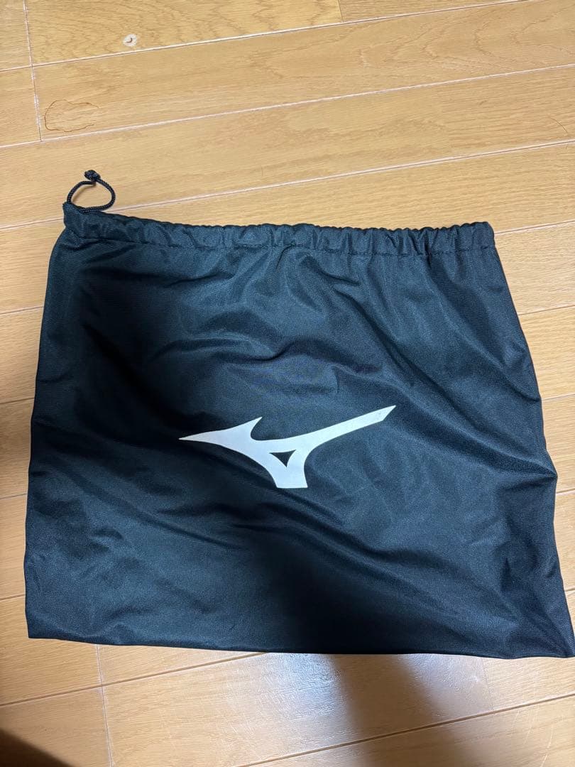 レッドヘルメット Nの刺繍 J.S.B.B.